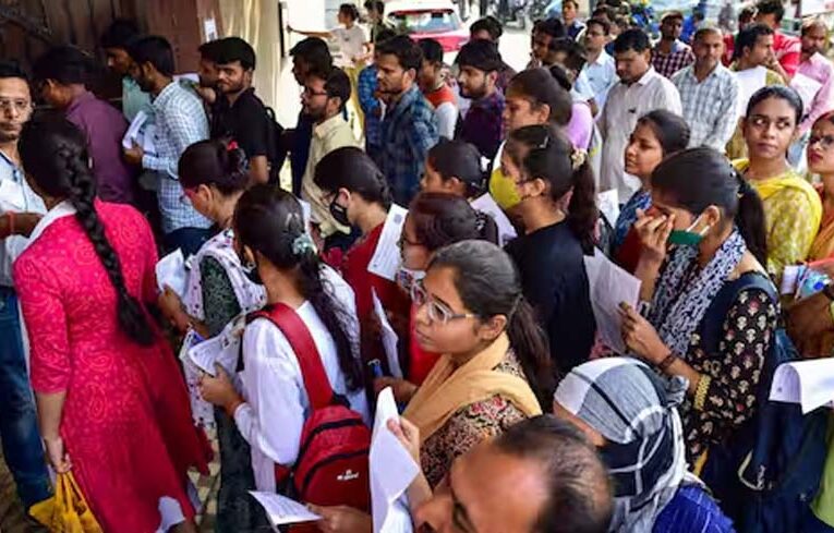 UP PCS परीक्षा 2025: जानें कब बंद होंगे एग्जाम सेंटर के गेट, क्या है रिपोर्टिंग टाइम