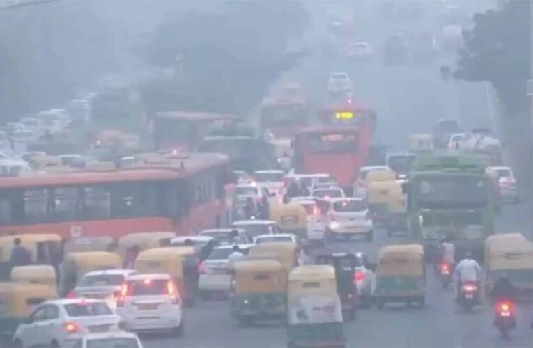 दिवाली से पहले दिल्ली की हवा बिगड़ी: AQI 380 पार, इन लोगों को N-95 मास्क की सख्त सलाह