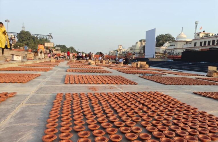 जय श्रीराम के उद्घोष के साथ राम की पैड़ी के लिए रवाना हुए वालंटियर