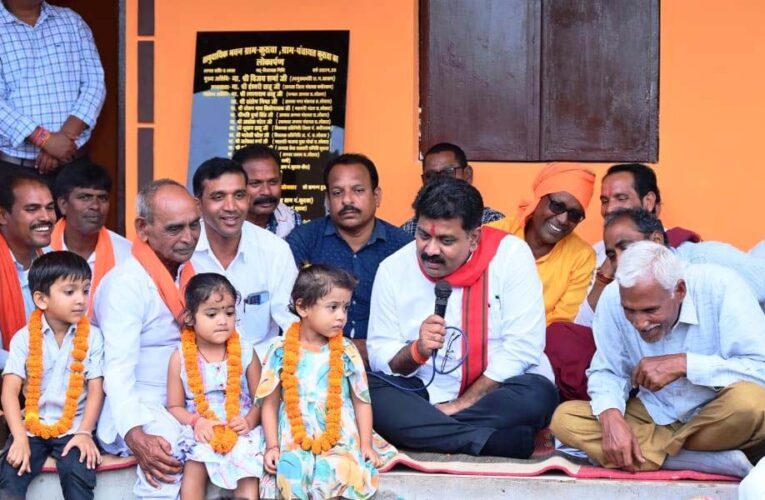 रायपुर : उपमुख्यमंत्री  विजय शर्मा ने ग्राम कुरूवा में सामुदायिक भवन का किया लोकार्पण