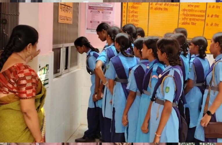 मिशन शक्ति 5.0: बालिकाओं ने सरकारी अस्पतालों का भ्रमण कर सीखी स्वास्थ्य सुरक्षा की बारीकियां
