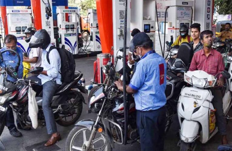 इंदौर में बिना हेलमेट अब पेट्रोल नहीं, आदेश की अवधि खत्म