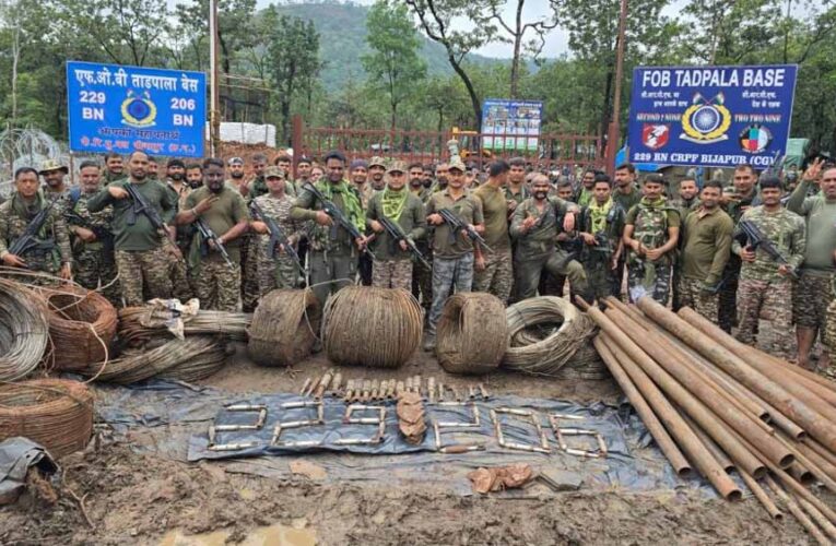 नक्सलियों की बड़ी साजिश फेल: कर्रेगुट्टा पहाड़ी से हथियारों और 5 प्रेशर IED बरामद