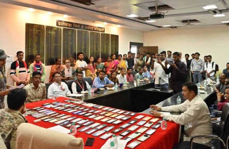 धनतेरस पर दंतेवाड़ा पुलिस की बड़ी पहल, लौटाए 107 खोए हुए मोबाइल