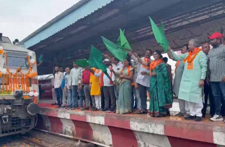 ‘श्री राम लला दर्शन योजना’ के तहत श्रद्धालुओं की विशेष ट्रेन रवाना, विधायक धरमलाल कौशिक ने किया शुभारंभ