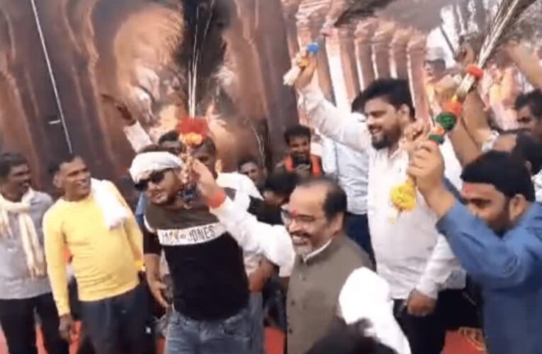 दिवारी नृत्य में मौनिया संग थिरके BJP विधायक अरविंद पटेरिया, मोरपंख लिए दिखा लोकसंस्कृति का रंग