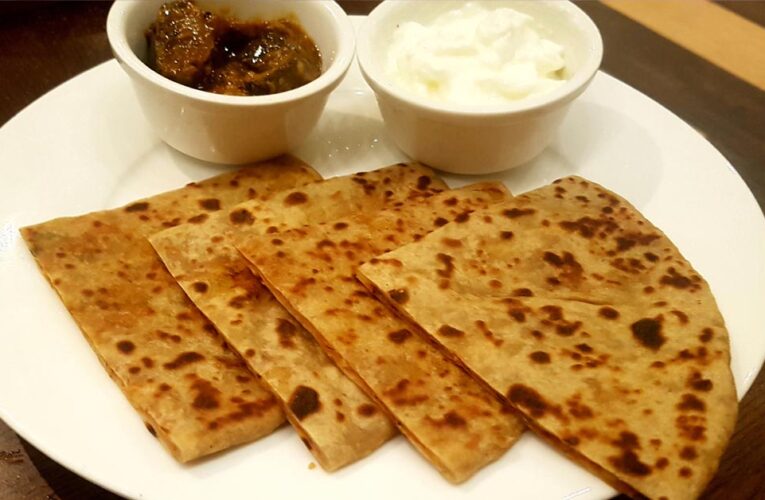 नरम खस्ता और लजीज आलू पराठे बनाने की सरल विधि