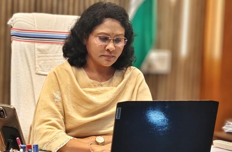 बालोद : जिले में भव्य एवं गरिमामय ढंग से आयोजित हो जिला स्तरीय राज्योत्सव समारोह: कलेक्टर श्रीमती मिश्रा