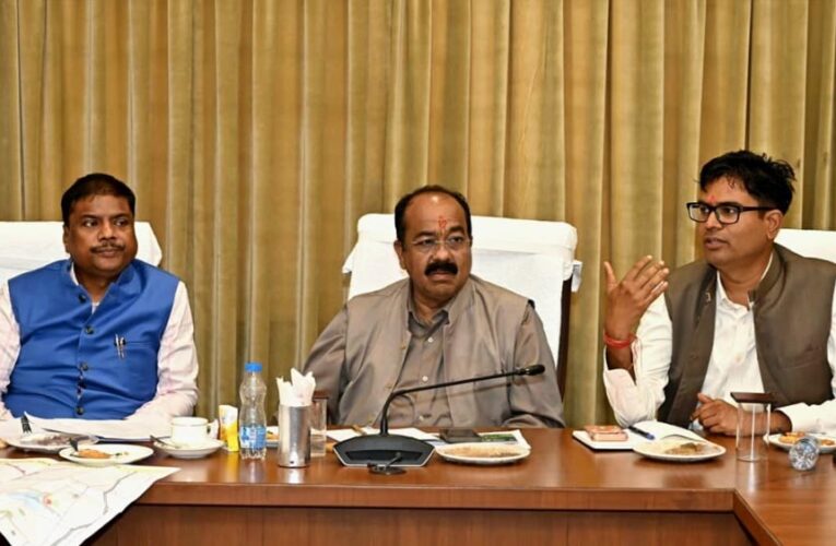 राज्योत्सव और पीएम मोदी के नवा रायपुर दौरे की तैयारियों की समीक्षा, उप मुख्यमंत्री अरुण साव ने की बैठक