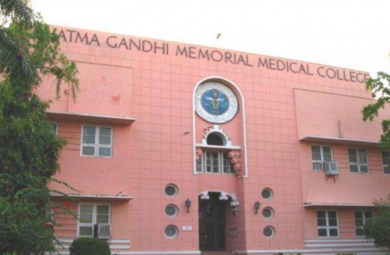 पीजी स्टूडेंट ने लगाया गंभीर आरोप: प्रताड़ना से 22 किलो वजन घटा, OT से बेदखल करने की धमकी