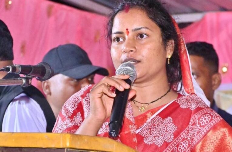 रायपुर : मंत्री श्रीमती लक्ष्मी राजवाड़े ने रजवार समाज के उत्कृष्ट विद्यार्थियों का किया सम्मान