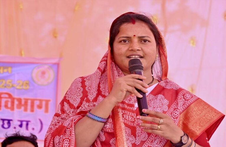 रायपुर : मंत्री श्रीमती लक्ष्मी राजवाड़े ने बैजनाथपुर जलाशय जीर्णोद्धार कार्य का किया भूमिपूजन