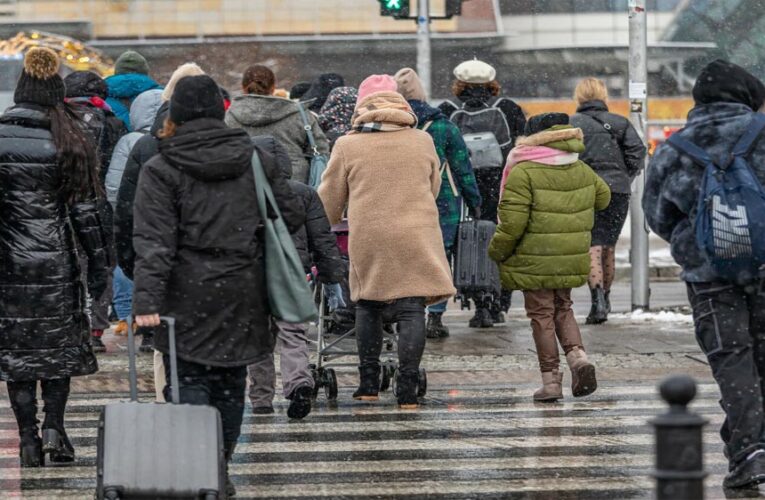 पोलैंड की आबादी में एक साल में 1,58,000 की गिरावट, देश में बड़े संकट के संकेत