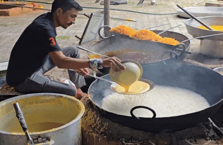 इंदौर के रणजीत हनुमान मंदिर में चलित अन्नकूट, 50 हजार भक्तों के लिए प्रसादी तैयार
