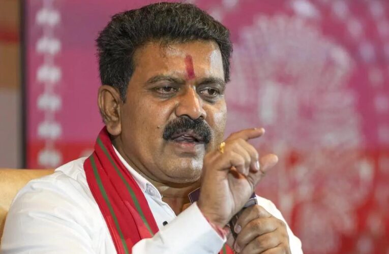 गृह मंत्री विजय शर्मा का दावा: पिछली सरकार ने रोके 18 लाख आवास, हमारी सरकार रोज़ बना रही 18 हज़ार मकान