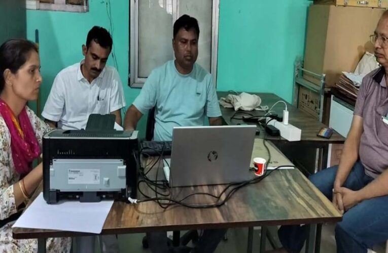 टीकमगढ़ में लोकायुक्त की बड़ी कार्रवाई, नेत्र सहायक 20 हजार की रिश्वत लेते गिरफ्तार