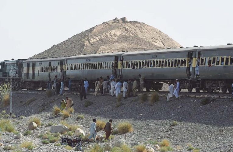 पाकिस्तान में फिर जाफर एक्सप्रेस पर हमला, बलूच विद्रोहियों ने हमले जारी रखने की दी चेतावनी