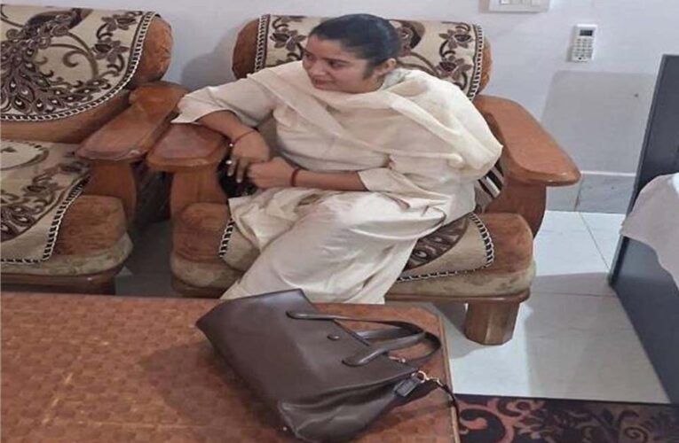 सीधी में RES दफ्तर में घूस का खेल! लोकायुक्त छापे में इंजीनियर, SDO फरार, महिला कर्मचारी रंगे हाथ गिरफ्तार
