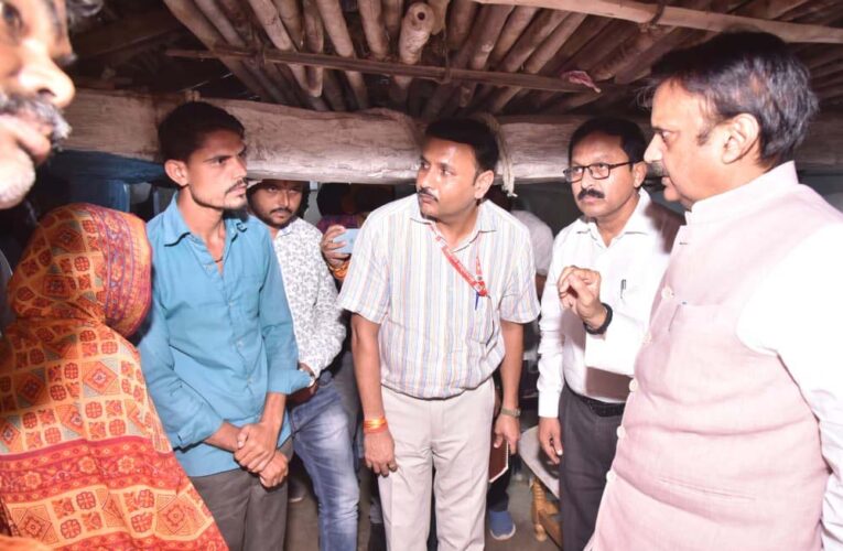उप मुख्यमंत्री  शुक्ल ने आमला में पीड़ित परिवारों से मुलाकात कर दी सांत्वना