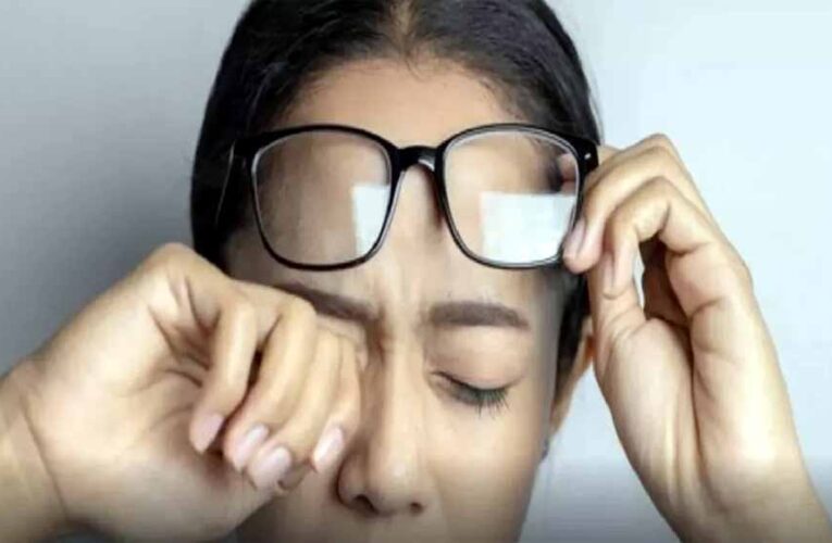 एसी का ज्यादा इस्तेमाल कर रहे हैं? आंखों की सूखापन की परेशानी बढ़ सकती है, जानें बचाव के आसान तरीके