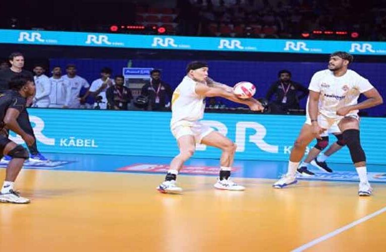 अहमदाबाद डिफेंडर्स ने पिछड़ने के बाद वापसी करते हुए कालीकट हीरोज को हराया