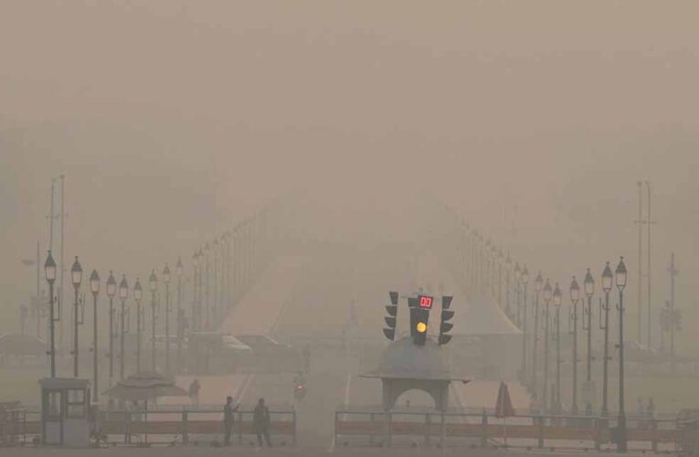 दिल्ली की हवा बनी जहरः सांस लेना हुआ मुश्किल, पंजाब-हरियाणा में भी बिगड़ा AQI स्तर