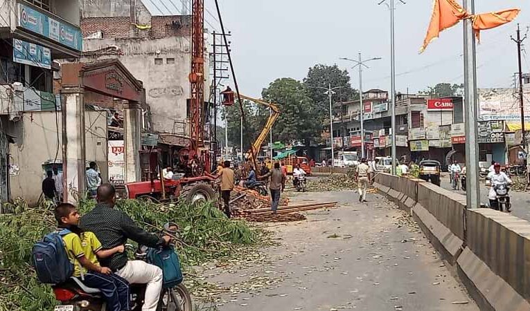 इंदौर-इच्छापुर हाईवे पर प्रशासन का बड़ा फैसला: मंदिर-मजारें हटाई गईं, विकास के रास्ते खुले