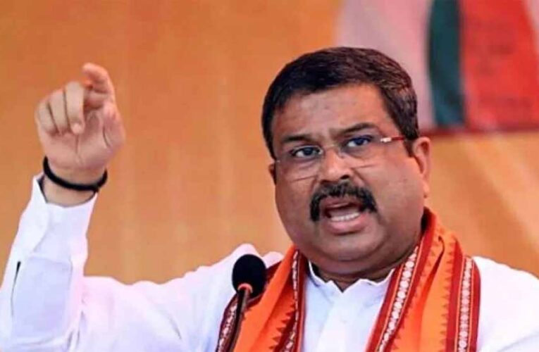 केंद्रीय मंत्री धर्मेंद्र प्रधान ने पाग विवाद पर मांगी माफी, मैथिली ठाकुर के कार्यक्रम में हुई घटना पर जताया अफसोस