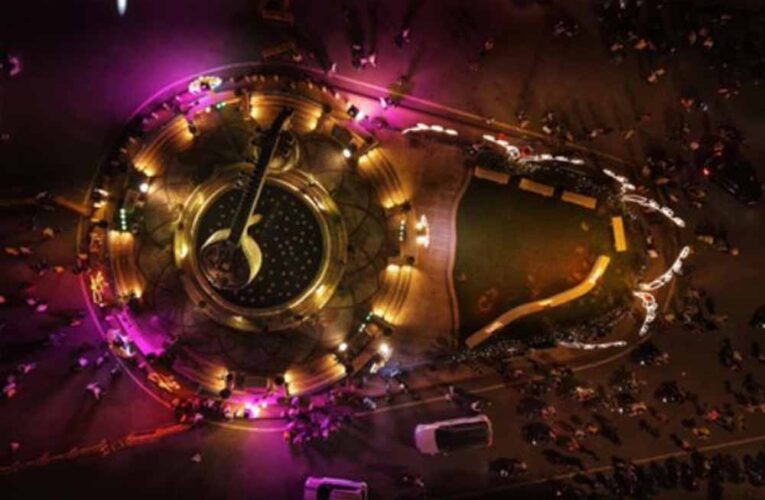 अयोध्या में दीपोत्सव की रौनक, पर्यटन मंत्री ने झांकियों की शोभायात्रा को दिखाई हरी झंडी