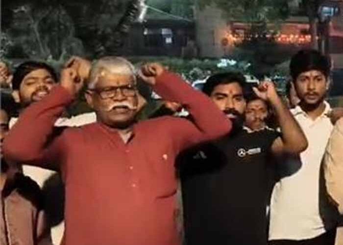 CM योगी पर अभद्र टिप्पणी से मचा बवाल, हिंदूवादी संगठन ने घेरा लड़की का घर