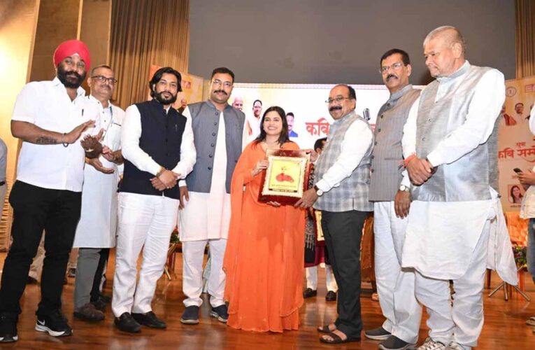 छत्तीसगढ़ राज्य युवा आयोग द्वारा पंडित दीनदयाल उपाध्याय ऑडिटोरियम, रायपुर में आयोजित हुआ युवा कवि सम्मेलन