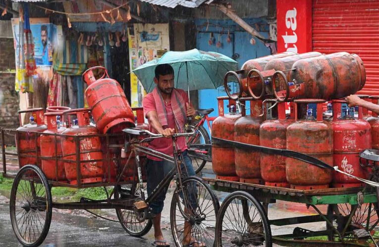 इस दिवाली पाएँ मुफ्त LPG सिलेंडर! जानें कौन हैं इसके हकदार ग्राहक