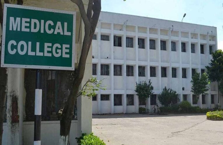 निजी मेडिकल कॉलेजों पर शिकंजा: मनमानी फीस वसूली पर कड़ी कार्रवाई