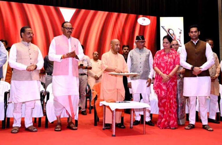 नारी स्वावलंबन को मिली मजबूती, सीएम योगी ने 15 सेवा शक्ति केंद्रों का किया शुभारंभ