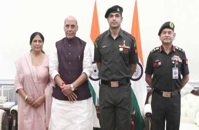 राष्ट्र का गौरवः नीरज चोपड़ा को मिला लेफ्टिनेंट कर्नल का दर्जा, सेना ने किया सम्मानित