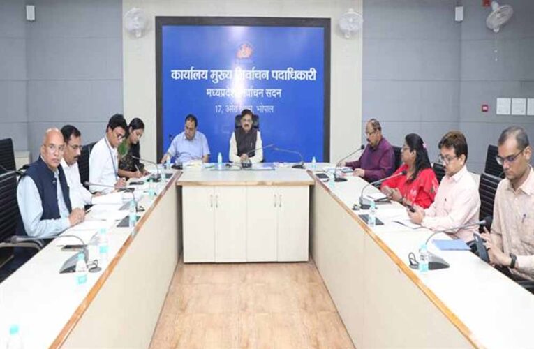 भारत निर्वाचन आयोग के निर्देशों का अधिकारी अनिवार्य रूप से करें पालन