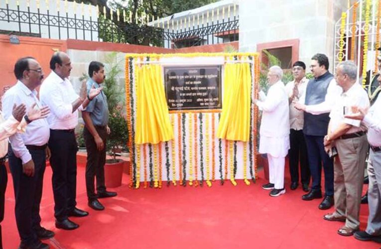 राज्यपाल पटेल ने राजभवन के प्रवेश द्वार के सुदृढ़ीकरण कार्य का किया लोकार्पण