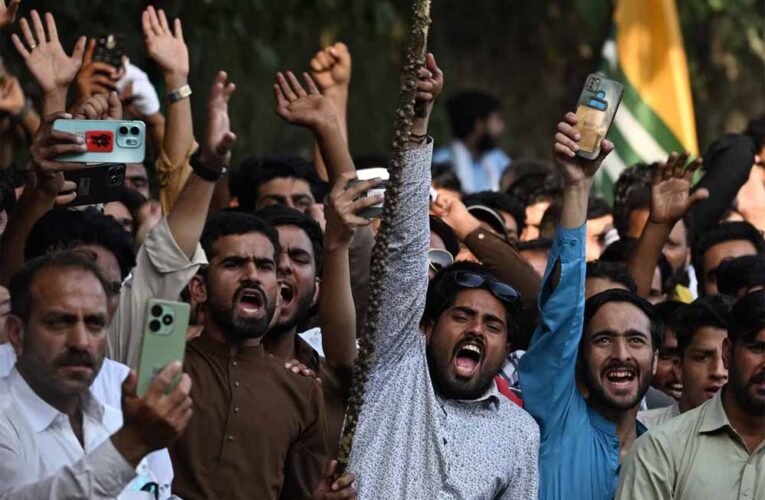 PoK में बवाल: सुरक्षाबलों की फायरिंग से 12 की मौत, हालात बेकाबू