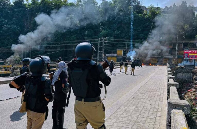 पहले आटे पर बवाल, अब आसिम मुनीर की सेना पर सवाल: PoK में बढ़ते तनाव की गंभीर तस्वीर