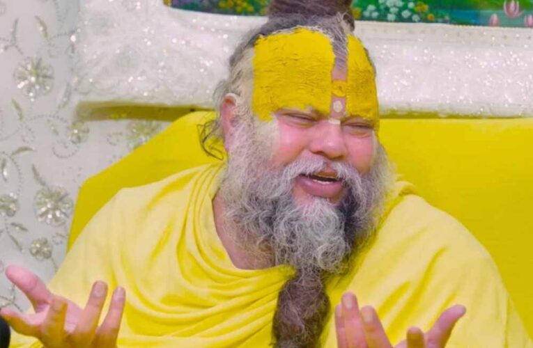 प्रेमानंद जी महाराज के स्वस्थ होने की दुआ: मुस्लिम युवाओं ने दरगाह साबिर पाक में चढ़ाई चादर