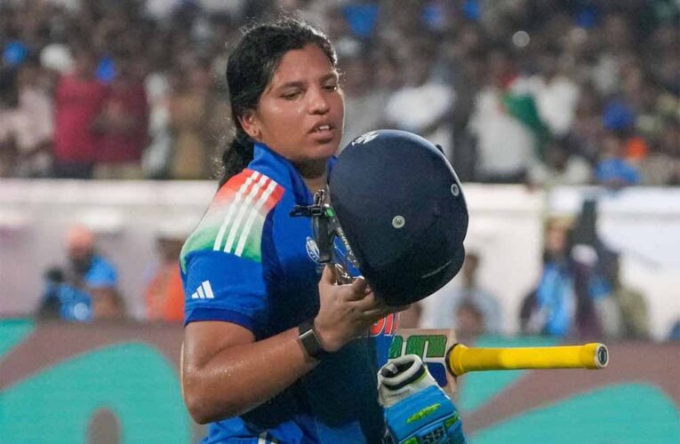 ऋचा घोष का दावा: सिर्फ एक मैच से नहीं आंक सकते शीर्ष क्रम की क्षमता