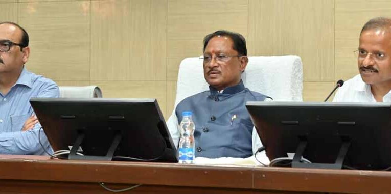 मुख्यमंत्री की विभागीय सचिवों और विभागाध्यक्षों के साथ मैराथन बैठक