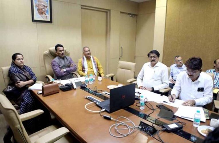 जनप्रतिनिधियों को विश्वास में लेकर कराएं विकास कार्य: मंत्री सिलावट