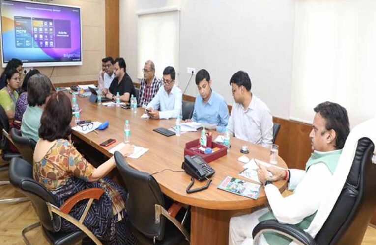 उप मुख्यमंत्री शुक्ल ने चिकित्सा महाविद्यालयों में स्वास्थ्य सेवाओं की समीक्षा की