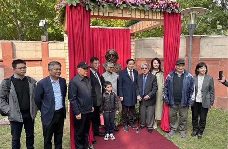 चीन में टैगोर की प्रतिमा का भव्य अनावरण, बीजिंग में गूंजा भारत का गौरव