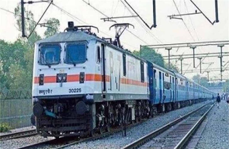 रेलवे का नया इनोवेशन: ट्रेन के टॉयलेट में सेंसर मशीन, सिर्फ 56 सेकंड में होगी सफाई!