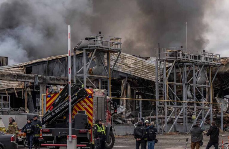 यूक्रेन में तबाही: रूस की मिसाइलों से इमारतें जलीं, दर्जनों की मौत!