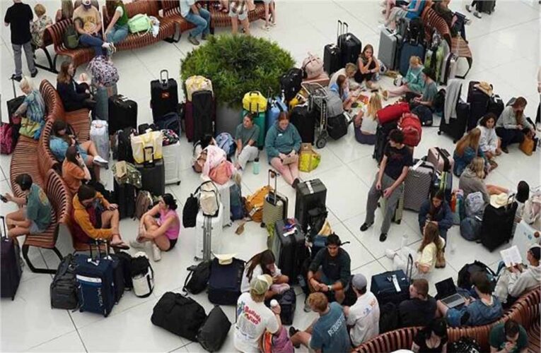 अमेरिका में हवाई अफरा-तफरी! 118 उड़ानें रद्द, 8700 से ज्यादा देरी से रवाना — FAA ने दी बड़ी चेतावनी