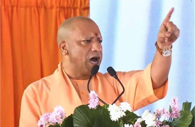 सीवान में गरजे योगी आदित्यनाथ: कहा– RJD राज में अपराध और अपहरण था उद्योग