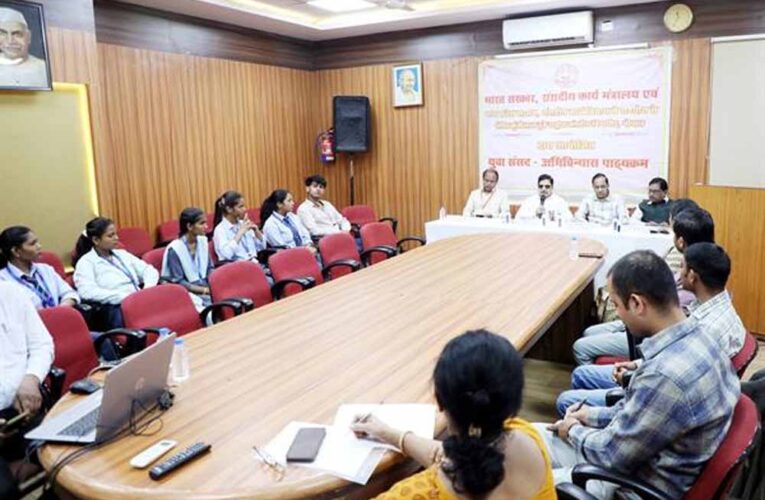 संसदीय प्रणाली को और मजबूती देने के लिये युवाओं को किया जाए जागरूक